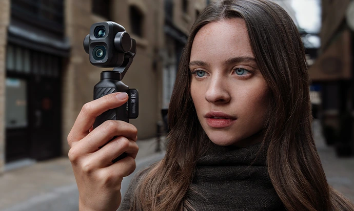 Kamera DJI Osmo Action 6 prezentowana w śniegu