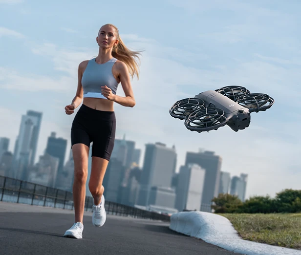 Dron DJI Neo 2 podczas lotu