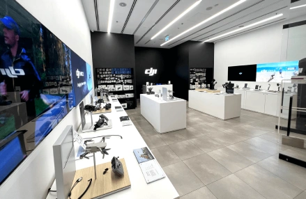 zdjęcie wnętrza salonu DJI w Katowicach