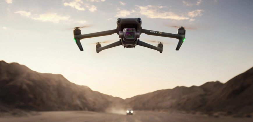 Dron DJI Mavic w locie