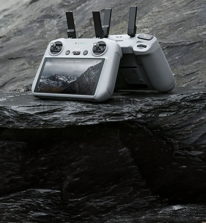 Jaki kontroler do drona? Przewodnik po aparaturach sterujących DJI